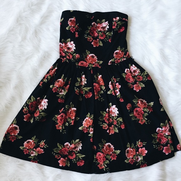 Forever 21 Dresses & Skirts - F21 Floral Strapless Dress